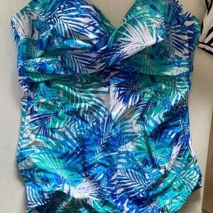 Ladies NWT Swimsuit Size 22